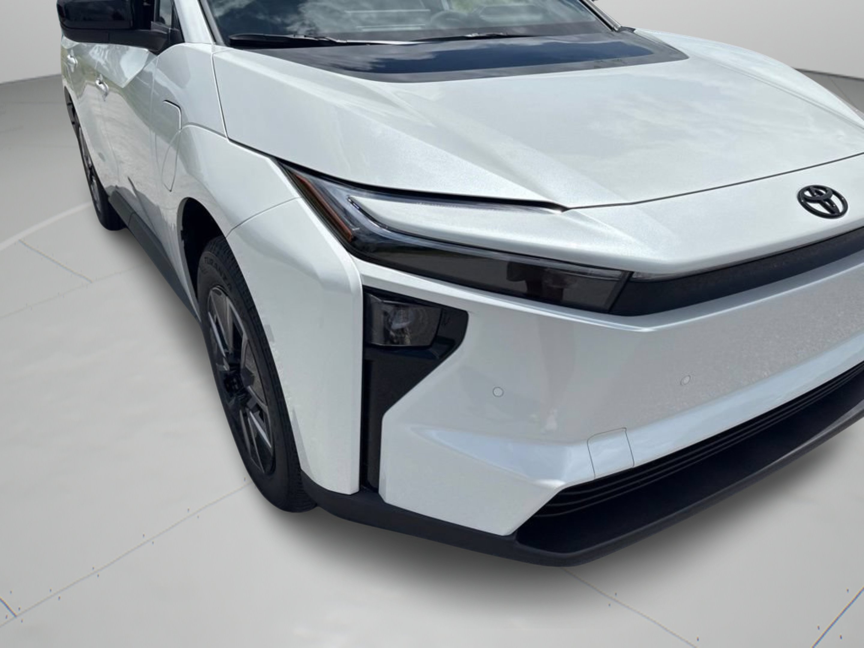 New 2026 Wind Chill Pearl Toyota XLE image 31