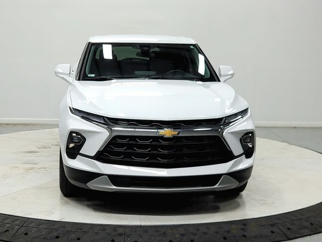 Used 2025 White Chevrolet LT image 3