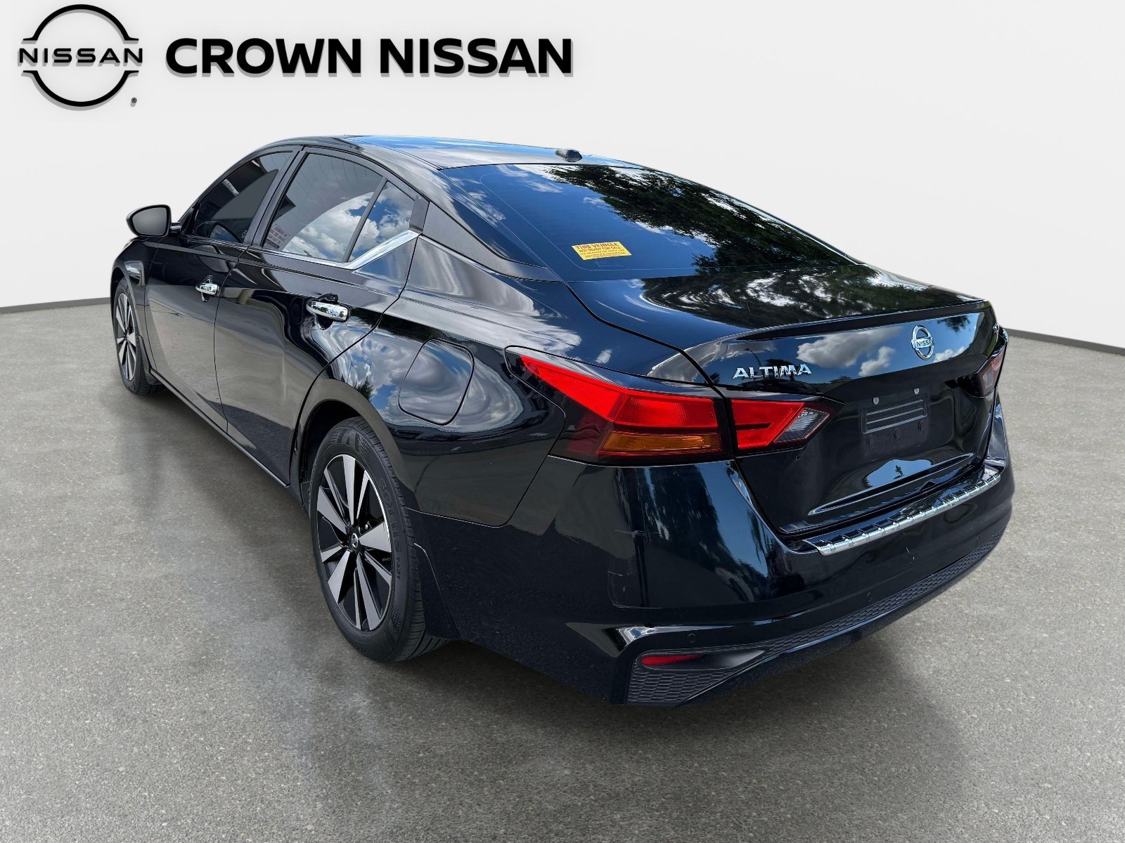 Used 2021 Super Black Nissan 2.5 SV image 5