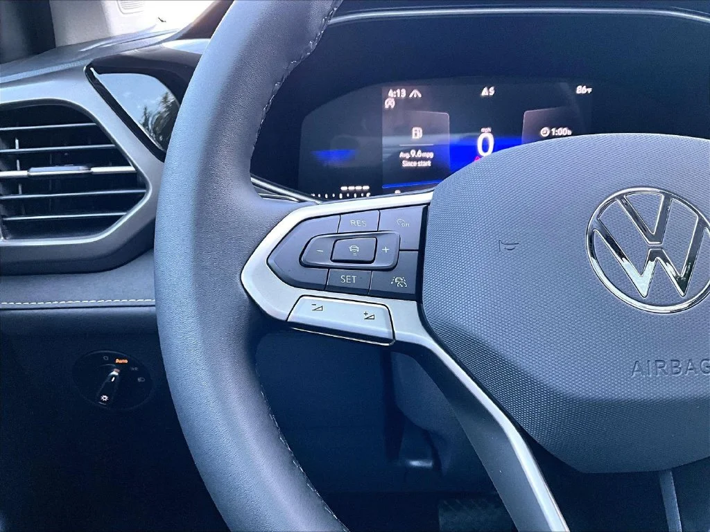 New 2027 Black Volkswagen 1.5T SE Black image 11
