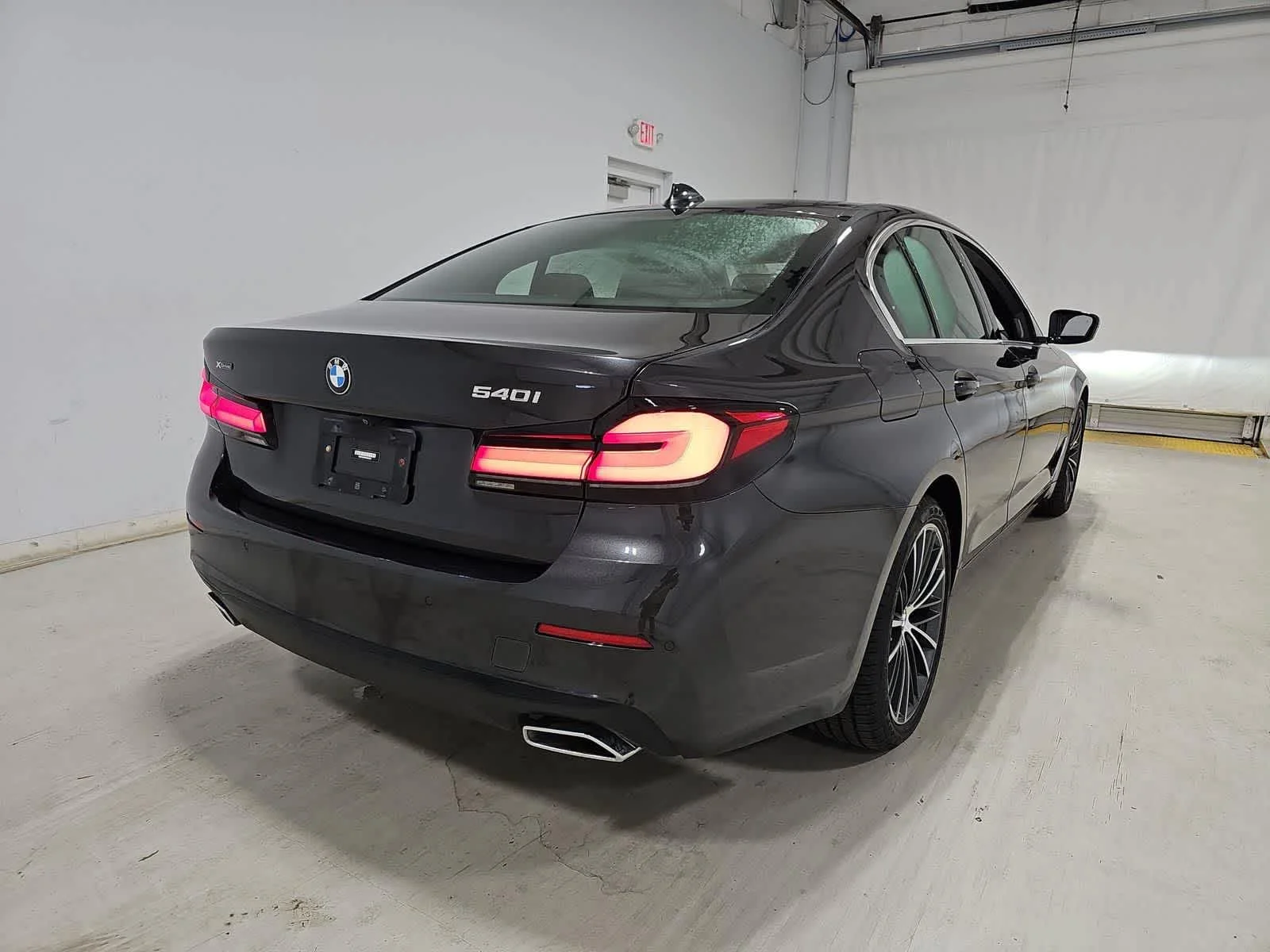 Used 2022 Dark Graphite Metallic BMW 540i xDrive image 4