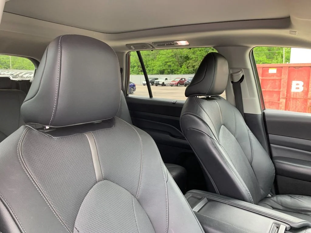 Used 2024  Toyota Platinum image 21