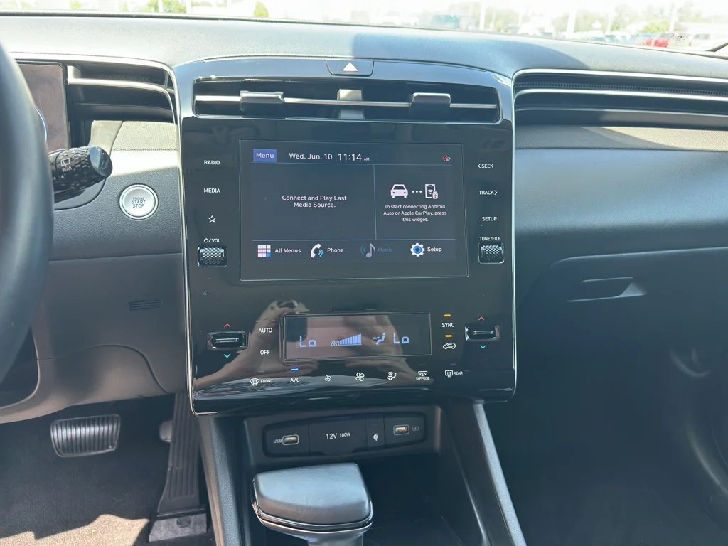 Used 2022 Quartz White Hyundai SEL image 18