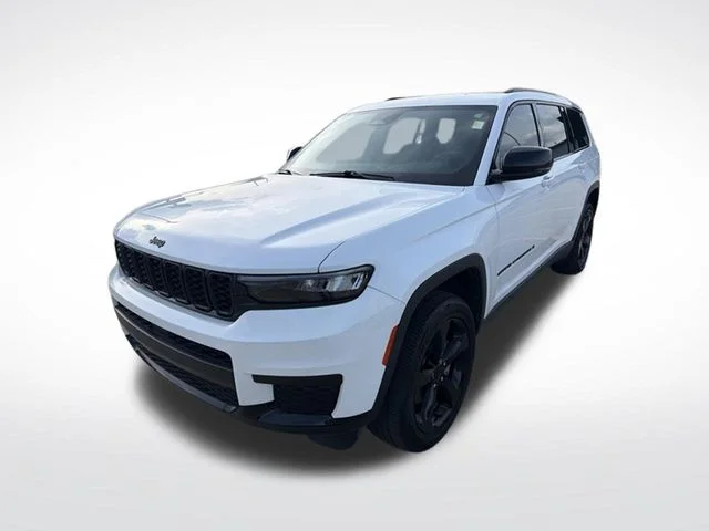 Used 2023 White Jeep Altitude image 2