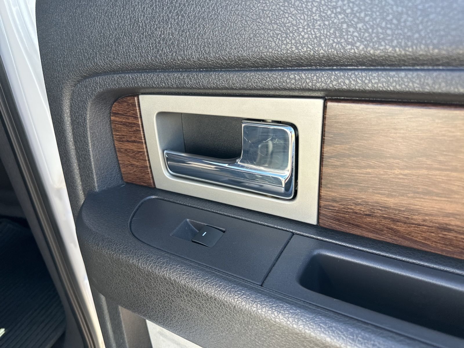 Used 2014 White Ford Lariat image 34