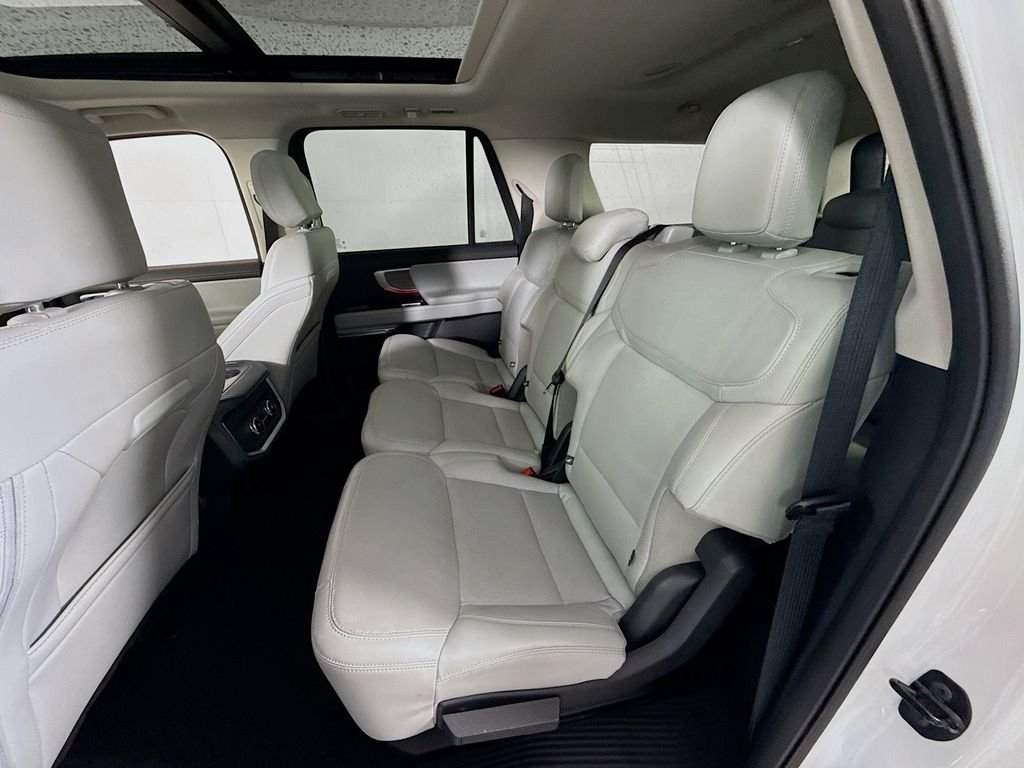 Used 2025 Oxford White Ford Platinum image 6