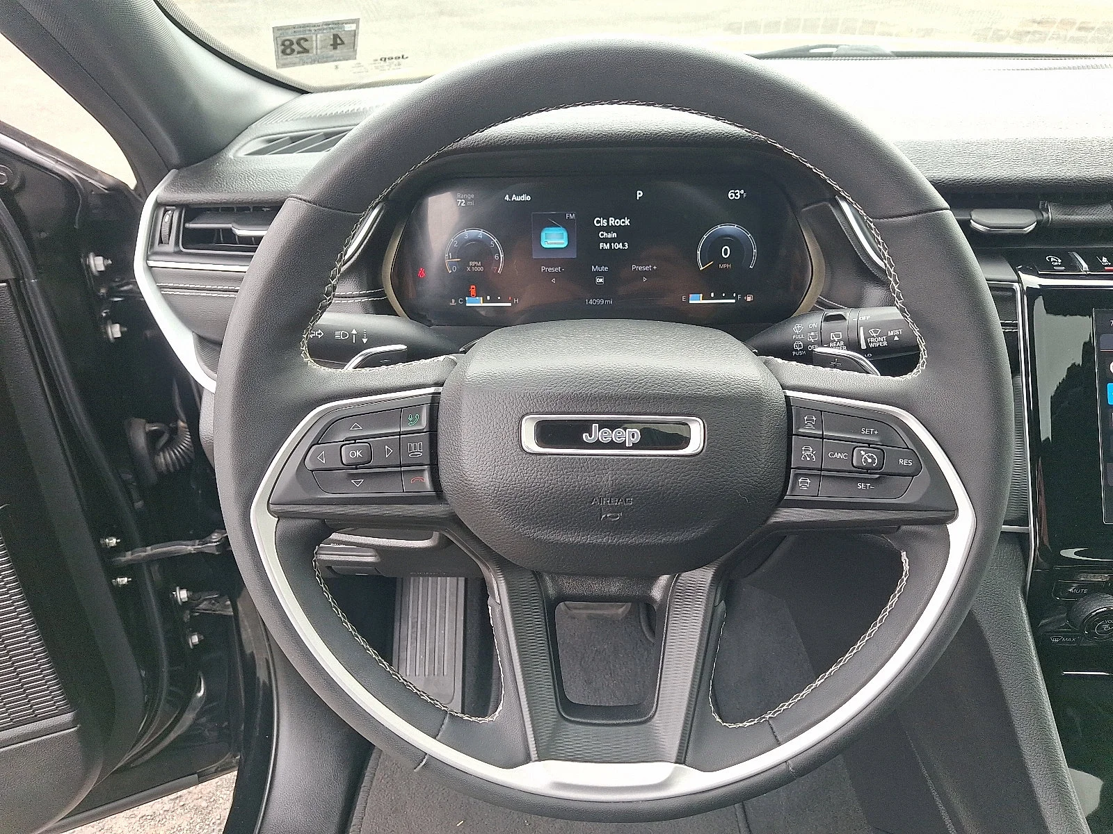 Used 2023 Diamond Black Crystal Pearlcoat Jeep Altitude image 20