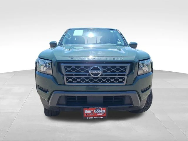 Used 2022 Green Nissan SV image 2
