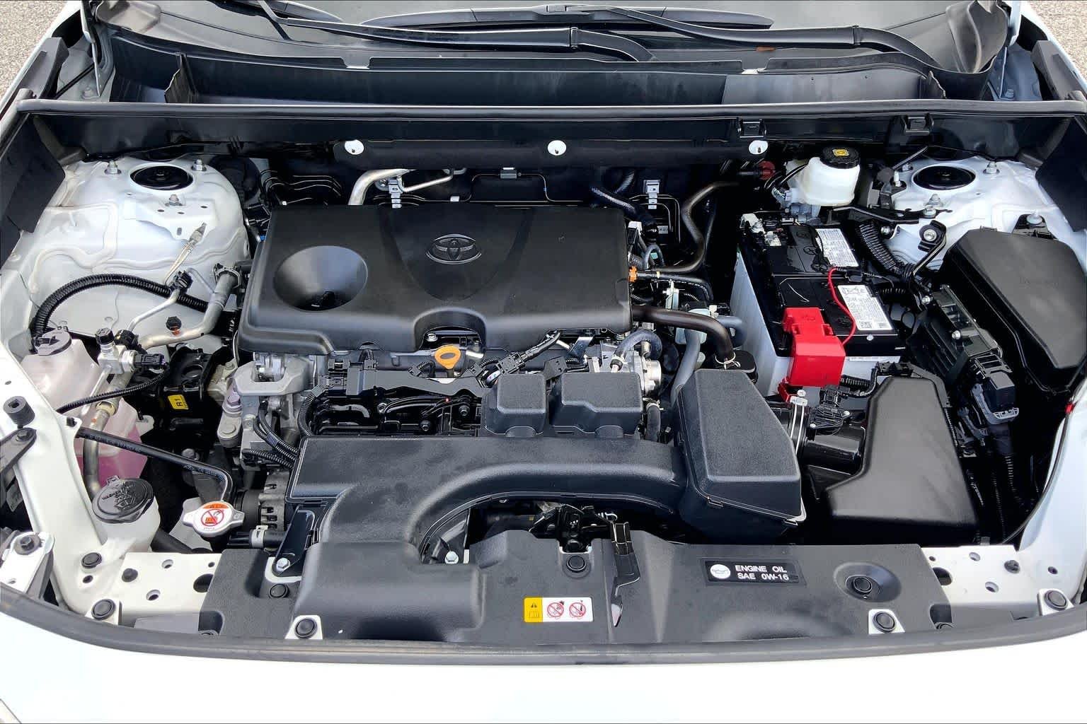 Used 2025 Wind Chill Pearl Toyota XLE Premium image 31