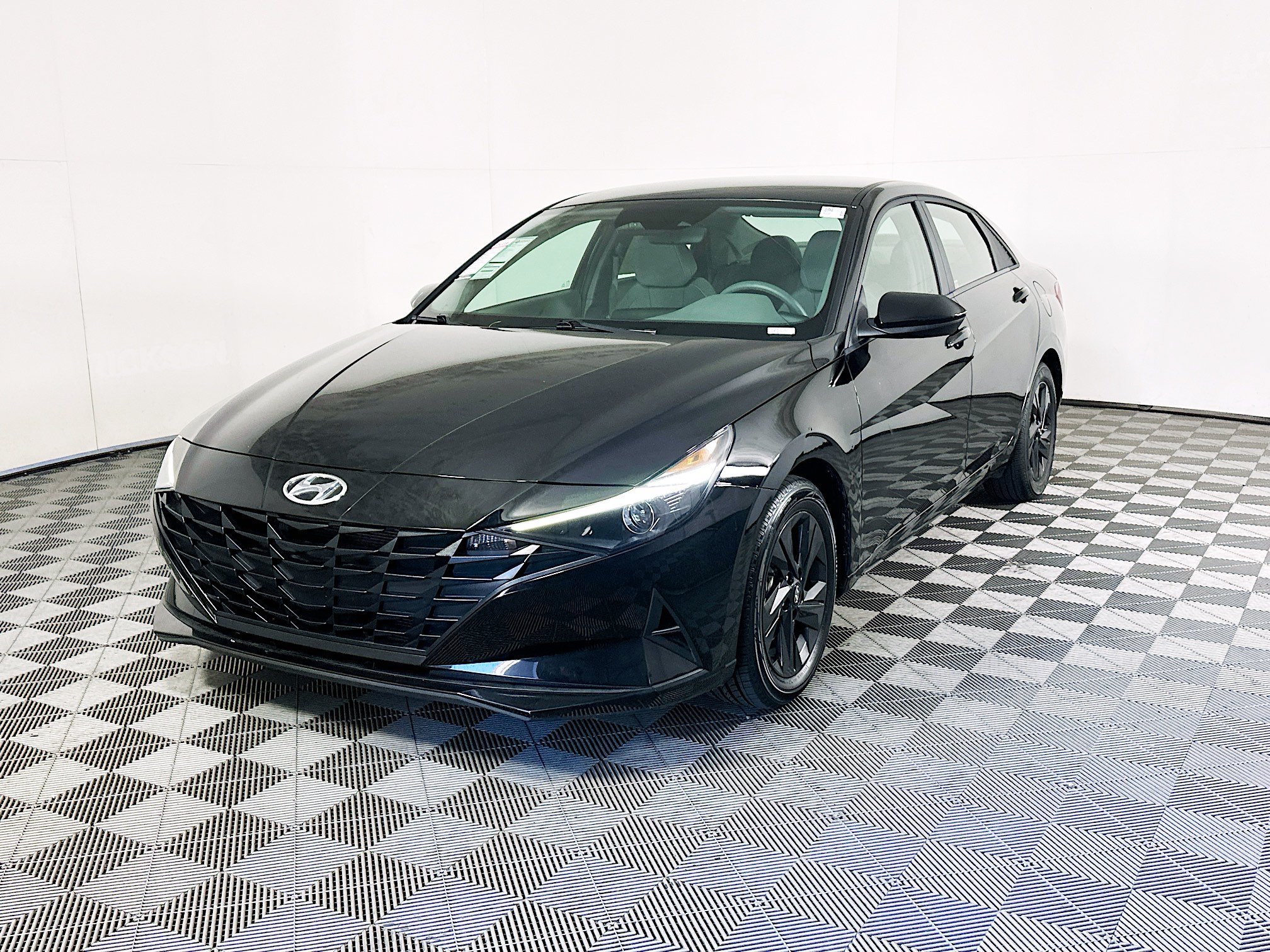 Used 2022 Phantom Black Hyundai Blue image 7