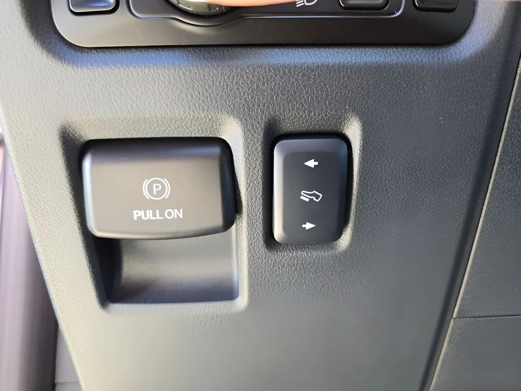 New 2025 Iconic Silver Metallic Ford Lariat® image 15