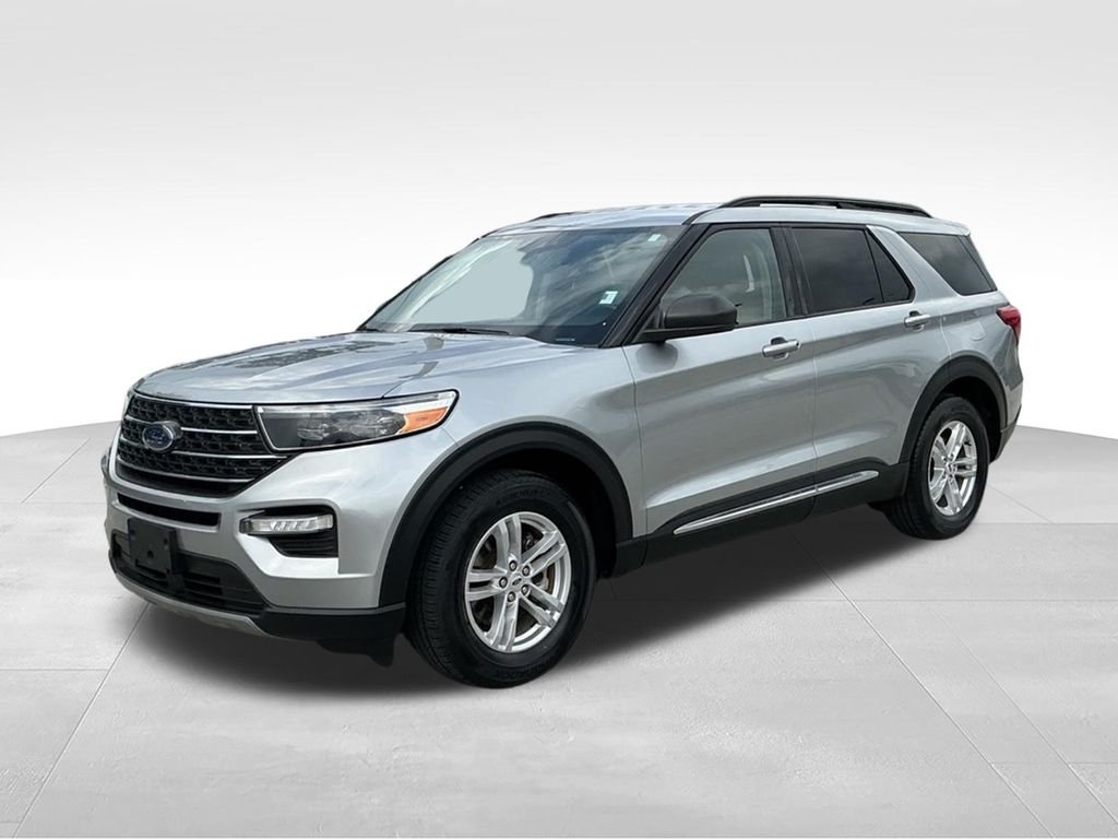Used 2023 Silver Ford XLT image 2