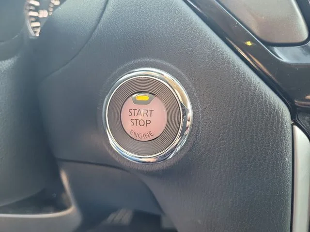 Used 2020 Blue Nissan SV image 34