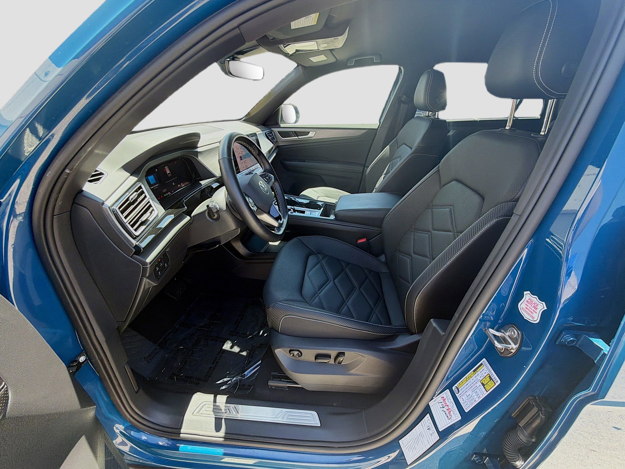 Used 2025 Blue Volkswagen 2.0T SE w/Technology image 18