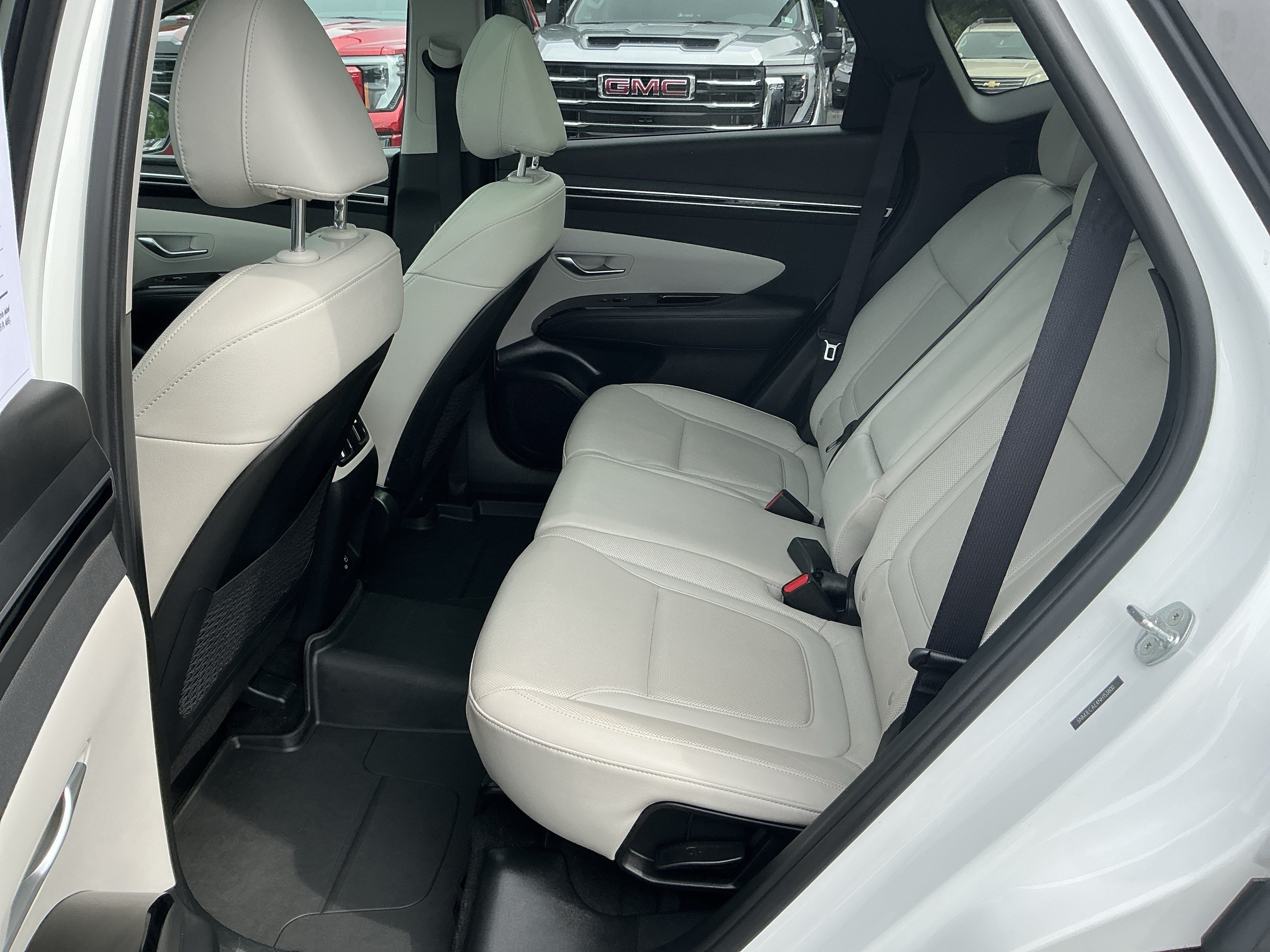 Used 2022 Quartz White Hyundai Limited image 10