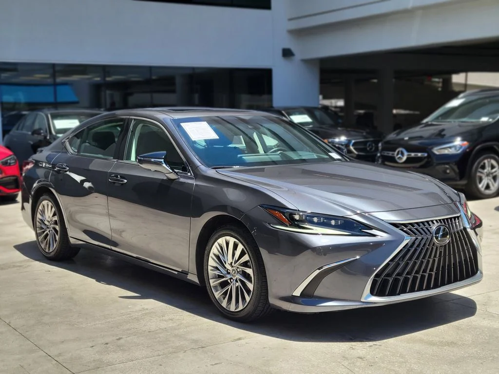 2023 Lexus ES 300h 300h Ultra Luxury's photo