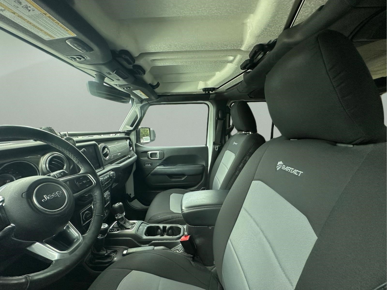 Used 2019 Bright White Clearcoat Jeep Sahara image 21