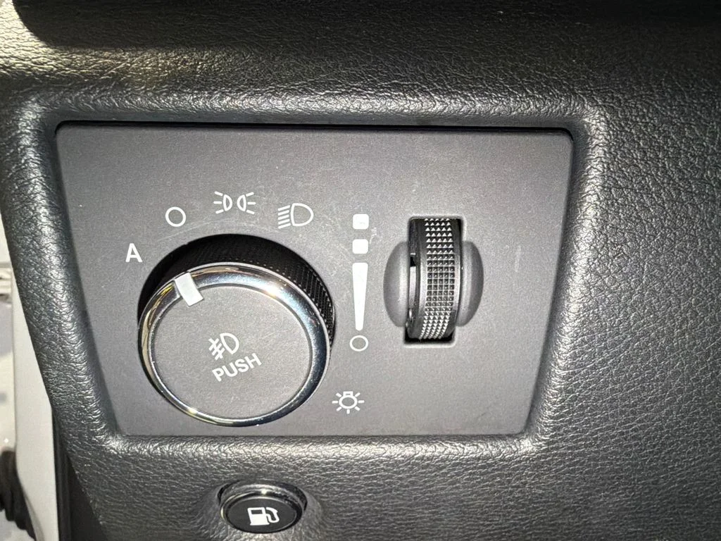 Used 2015 Bright White Clearcoat Jeep Laredo image 18