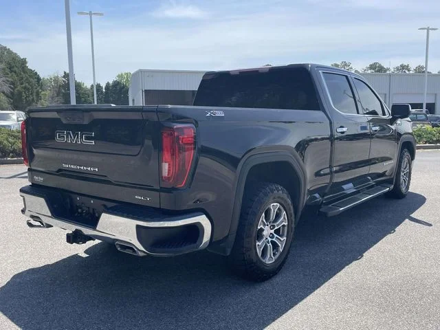 Used 2022 Black GMC SLT image 8