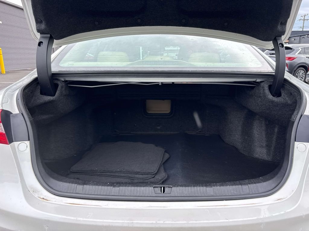 Used 2014 White Toyota XLE Touring image 13
