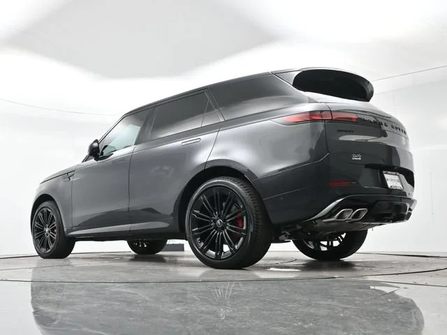 Used 2025 Charente Gray P Land Rover Autobiography image 28