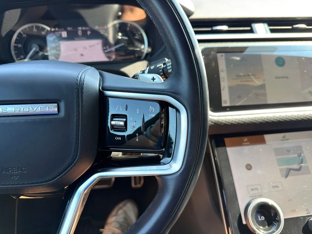 Used 2023 Blue Land Rover R-Dynamic S image 19