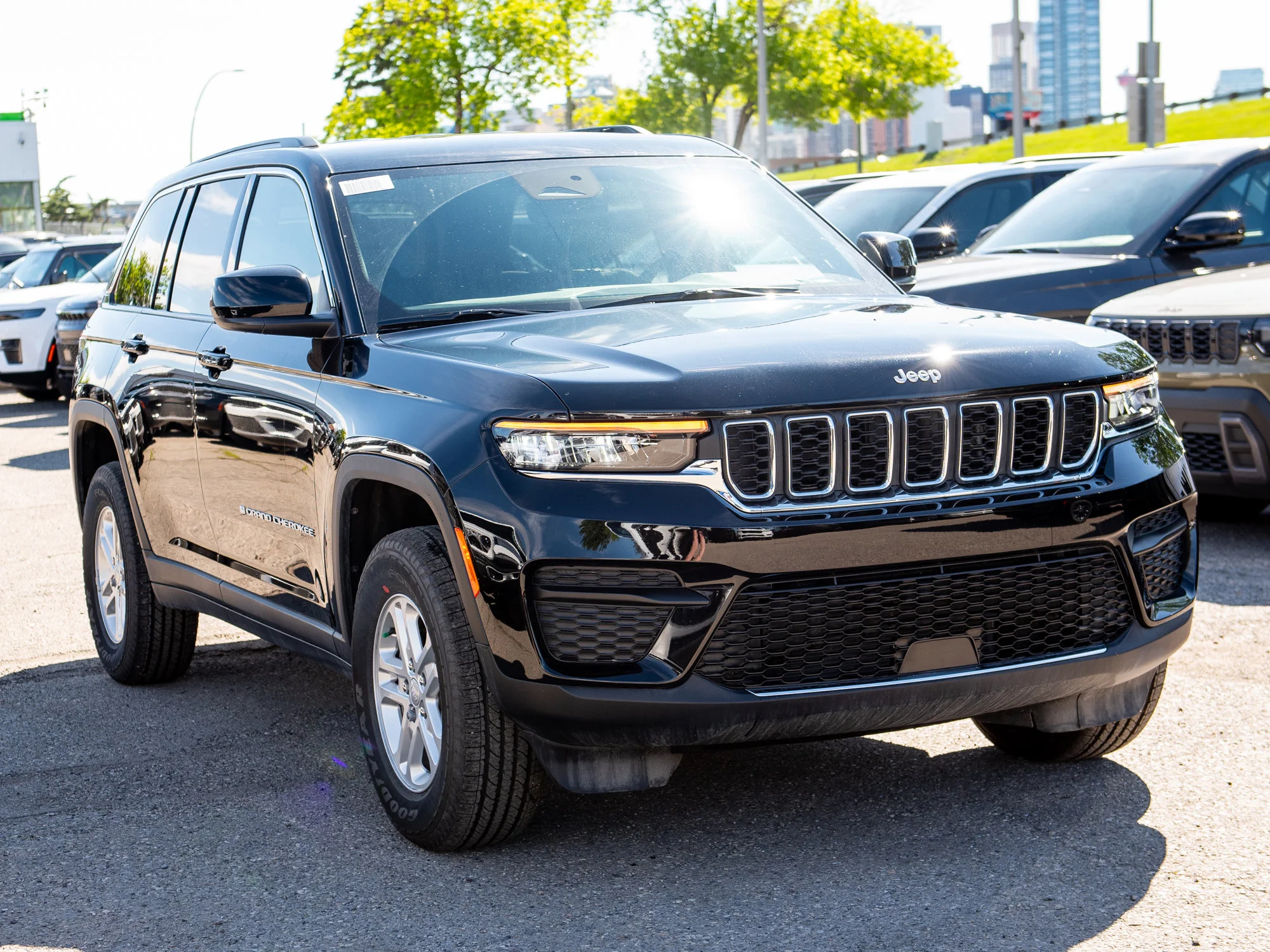 New 2025 Black Jeep Laredo* 4x4, Heated Seats/Wheel, Blind-Spot Monitoring image 6