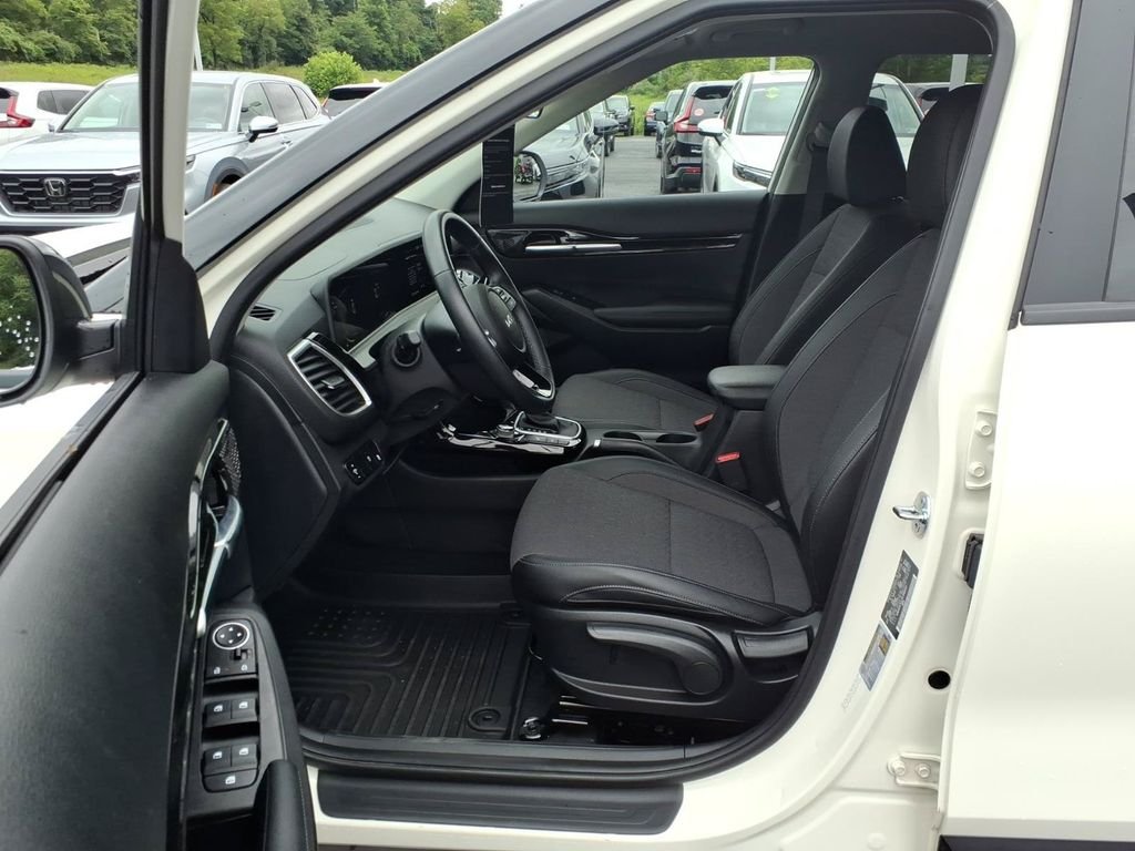 Used 2025 White Kia S image 14