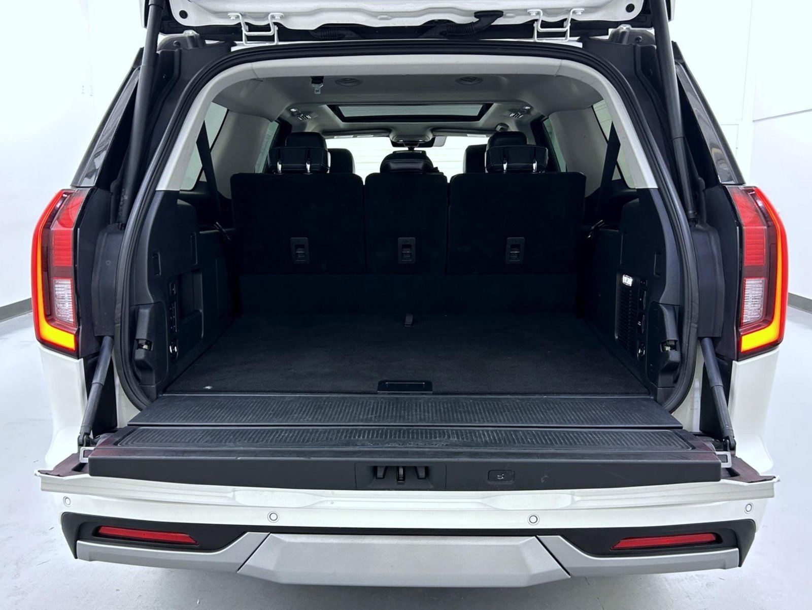Used 2025 White Ford Platinum image 26