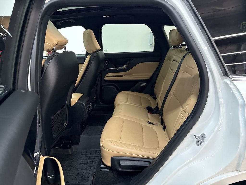 Used 2021 White Lincoln Reserve image 16