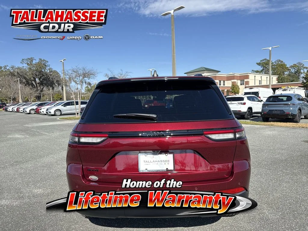 New 2026 Velvet Red Pearl-Coat Exterior Paint Jeep Altitude image 3