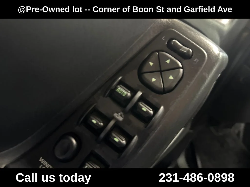 Used 2003  Jeep Laredo image 15