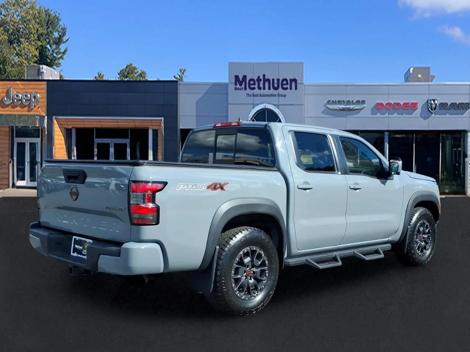 Used 2022 Boulder Grey Pearl Nissan PRO-4X image 4