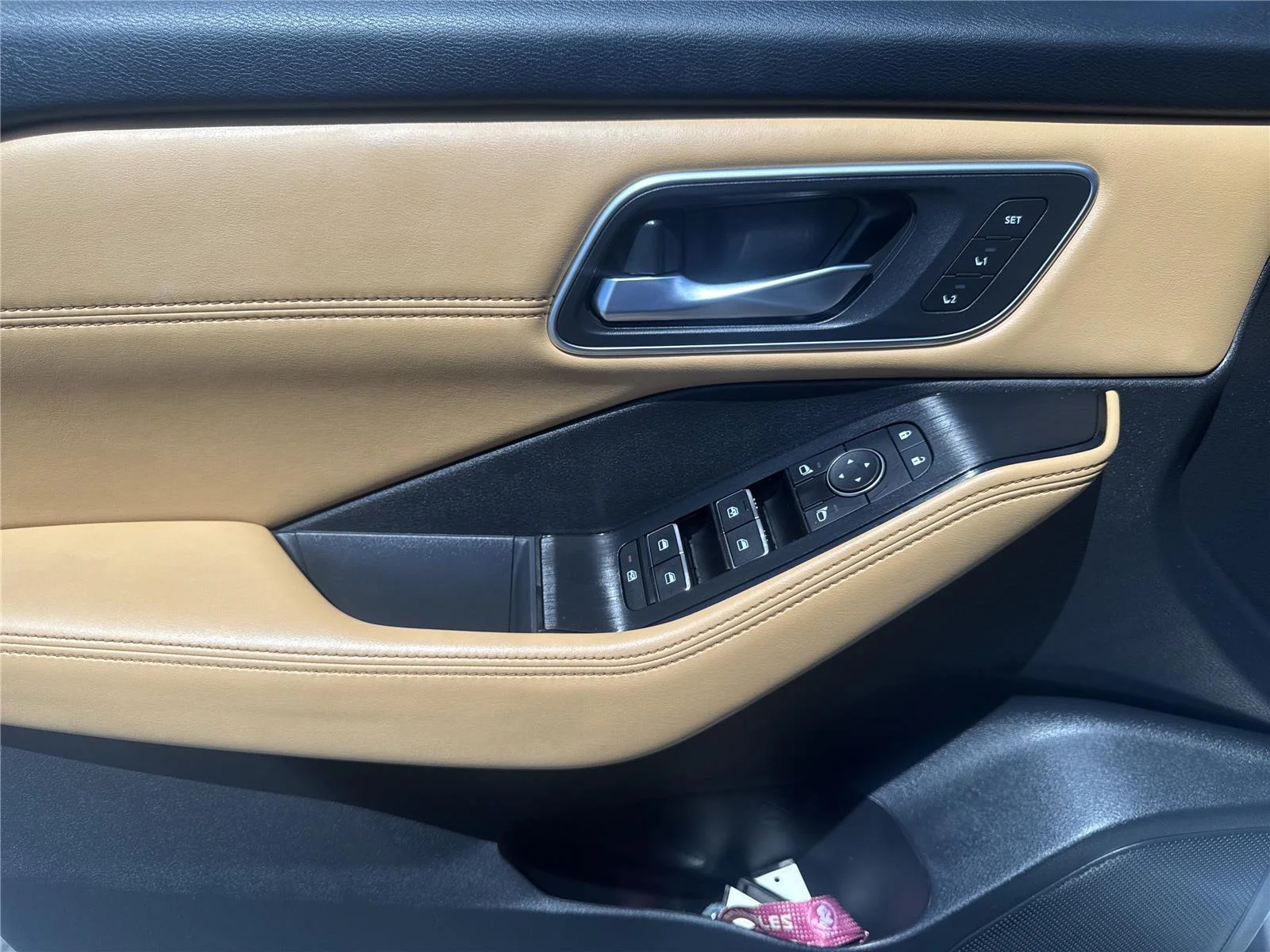 Used 2023 Beige Nissan PLATINUM image 17