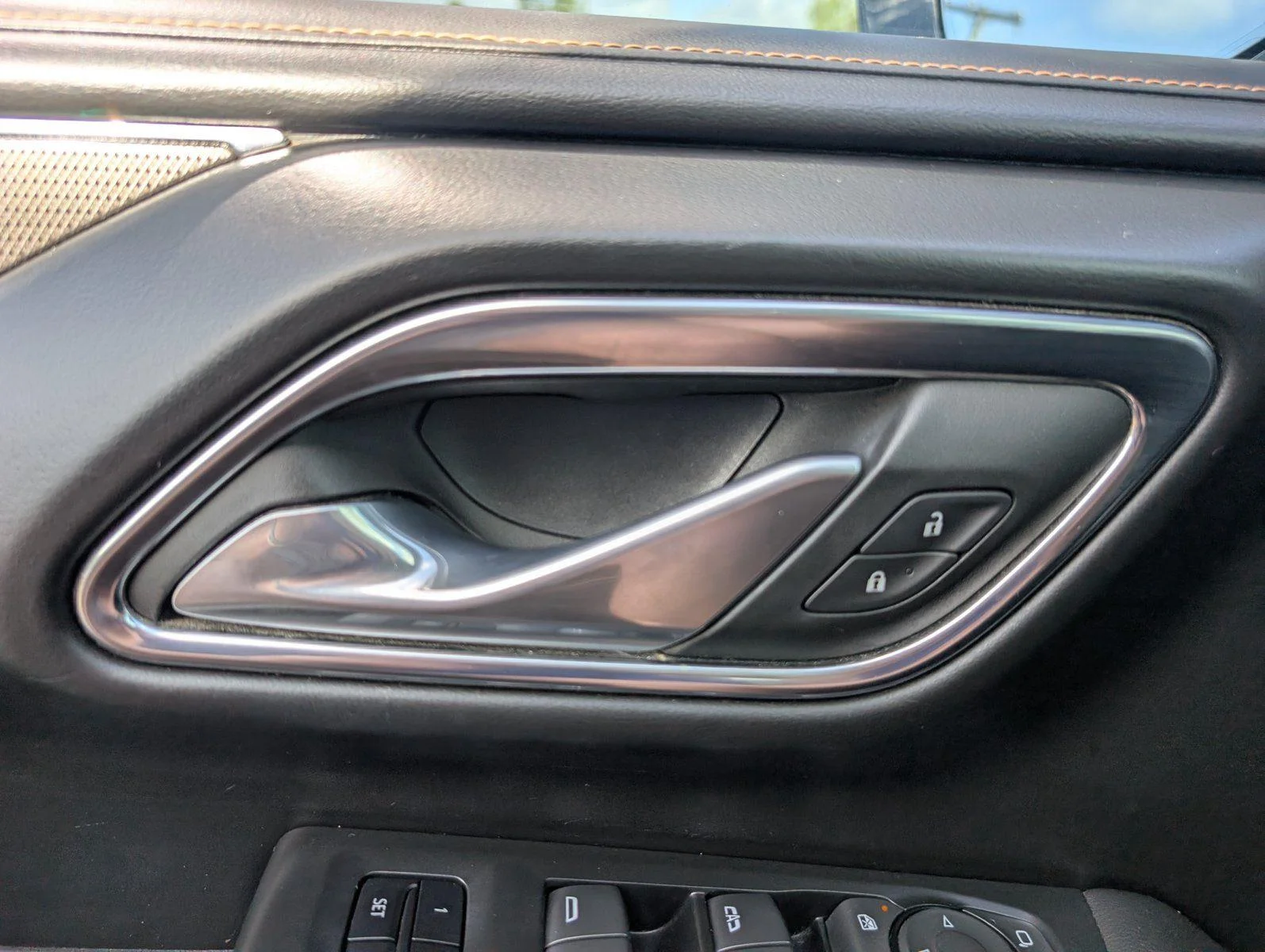Used 2023 Sterling Metallic GMC AT4 image 31