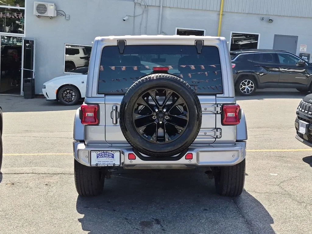 Used 2020 Silver Jeep Unlimited Sahara High Altitude image 5