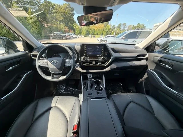 Used 2021  Toyota XLE image 18