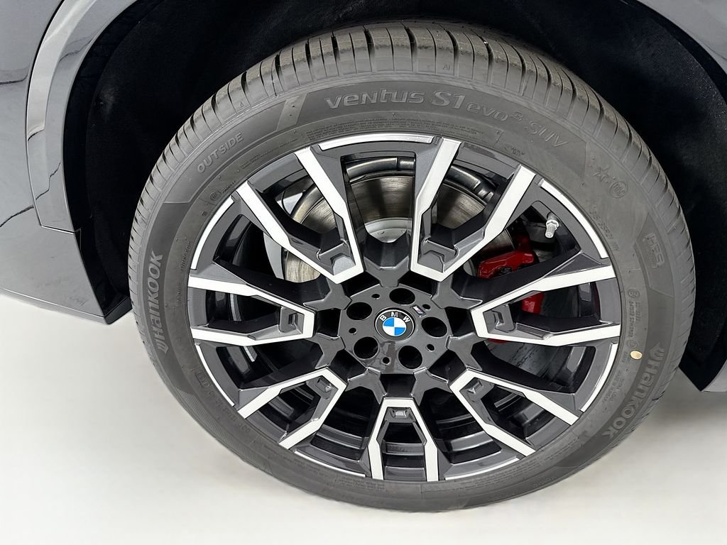 New 2026 Black Sapphire Metallic BMW xDrive50e image 32