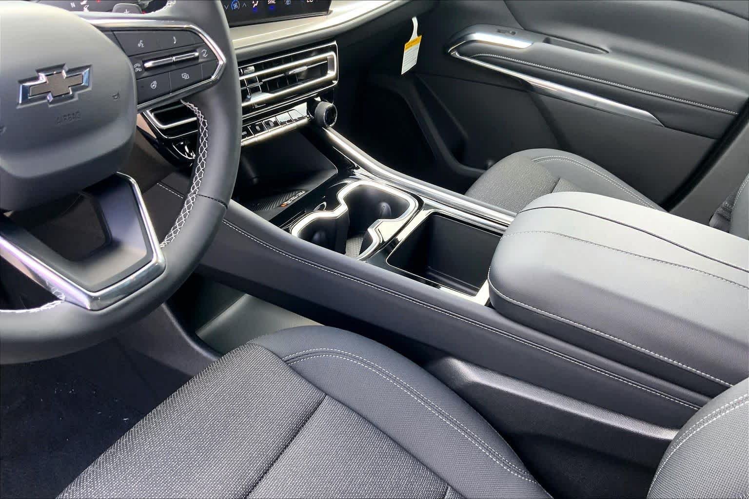 2026 Chevrolet Traverse LT - Photo 8