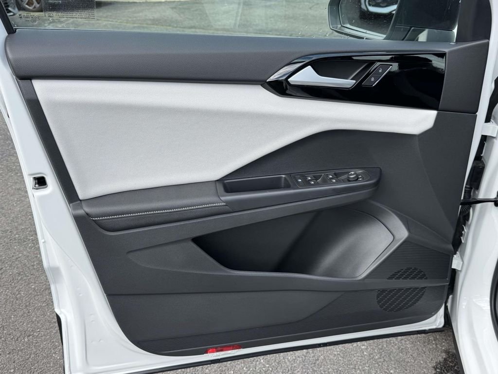New 2026 White Volkswagen 1.5T S image 26