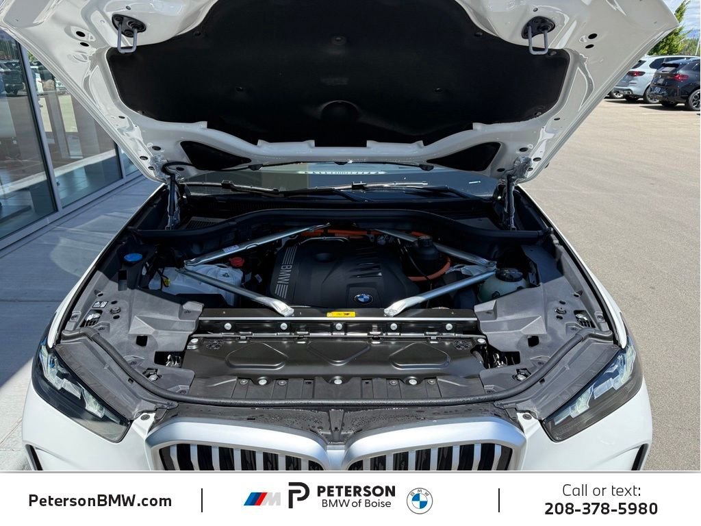 New 2026 Alpine White BMW xDrive50e image 40