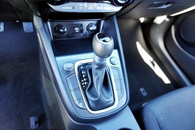 Used 2023 White Hyundai SEL image 29