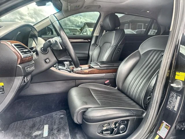 Used 2019 Black Genesis 3.3T Premium image 11