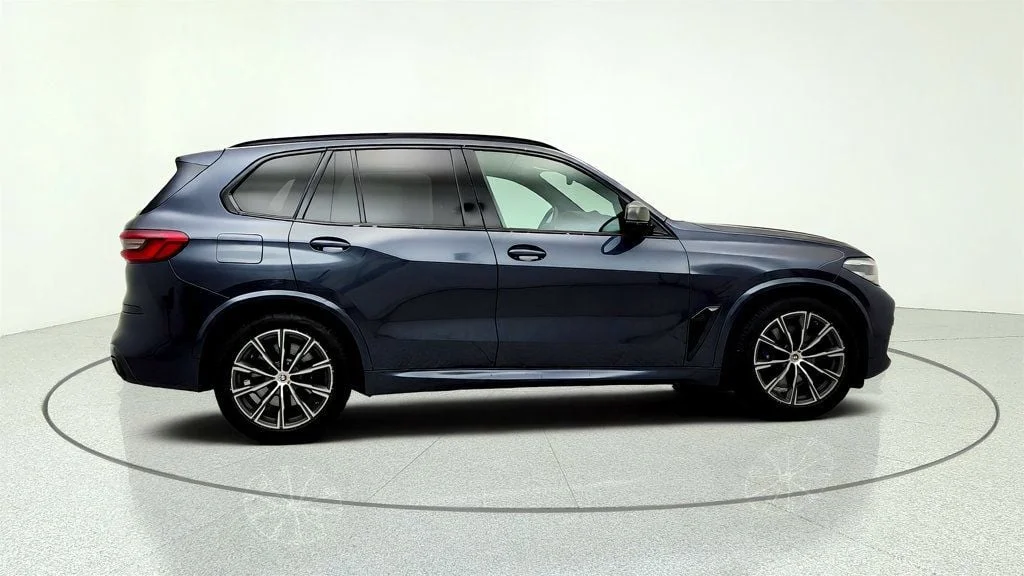 Used 2020 Arctic Grey Metallic BMW M50i w/ Driving Assist Pro, Luxury Seating & Premium Pkg image 4