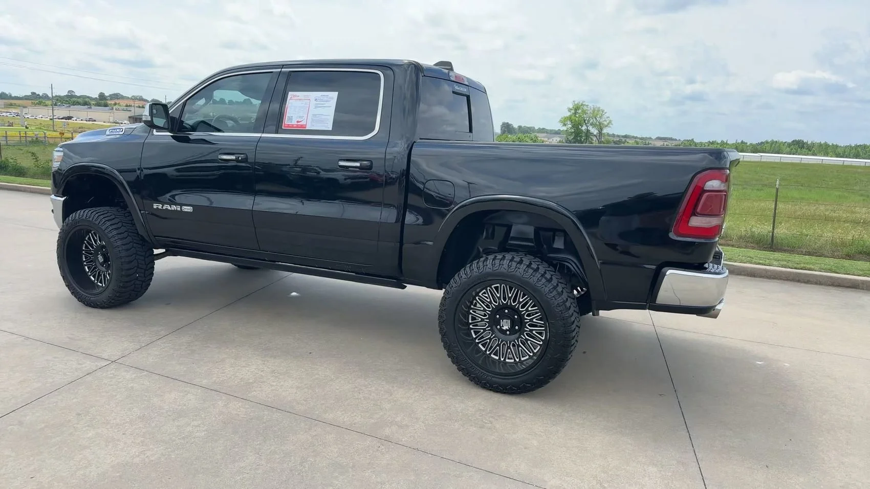 Used 2022 Diamond Black Crystal Pearlcoat Ram Longhorn image 7