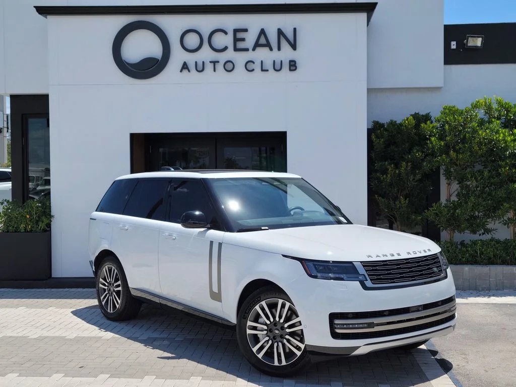 Used 2024 White Land Rover SE image 2