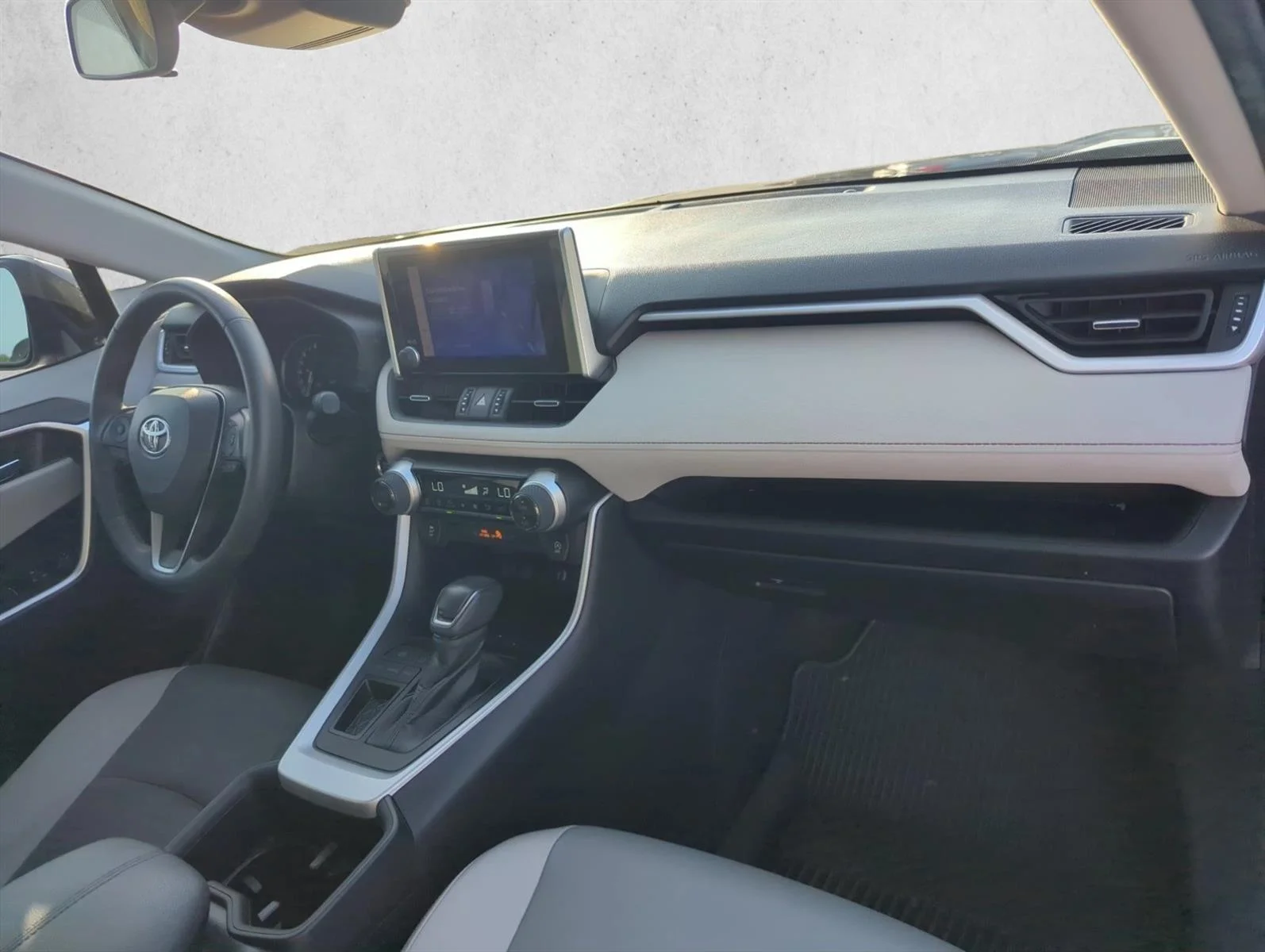 Used 2023 Magnetic Gray Metallic Toyota XLE Premium image 27