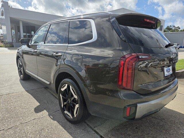 Used 2025 Dark Moss Kia S image 3