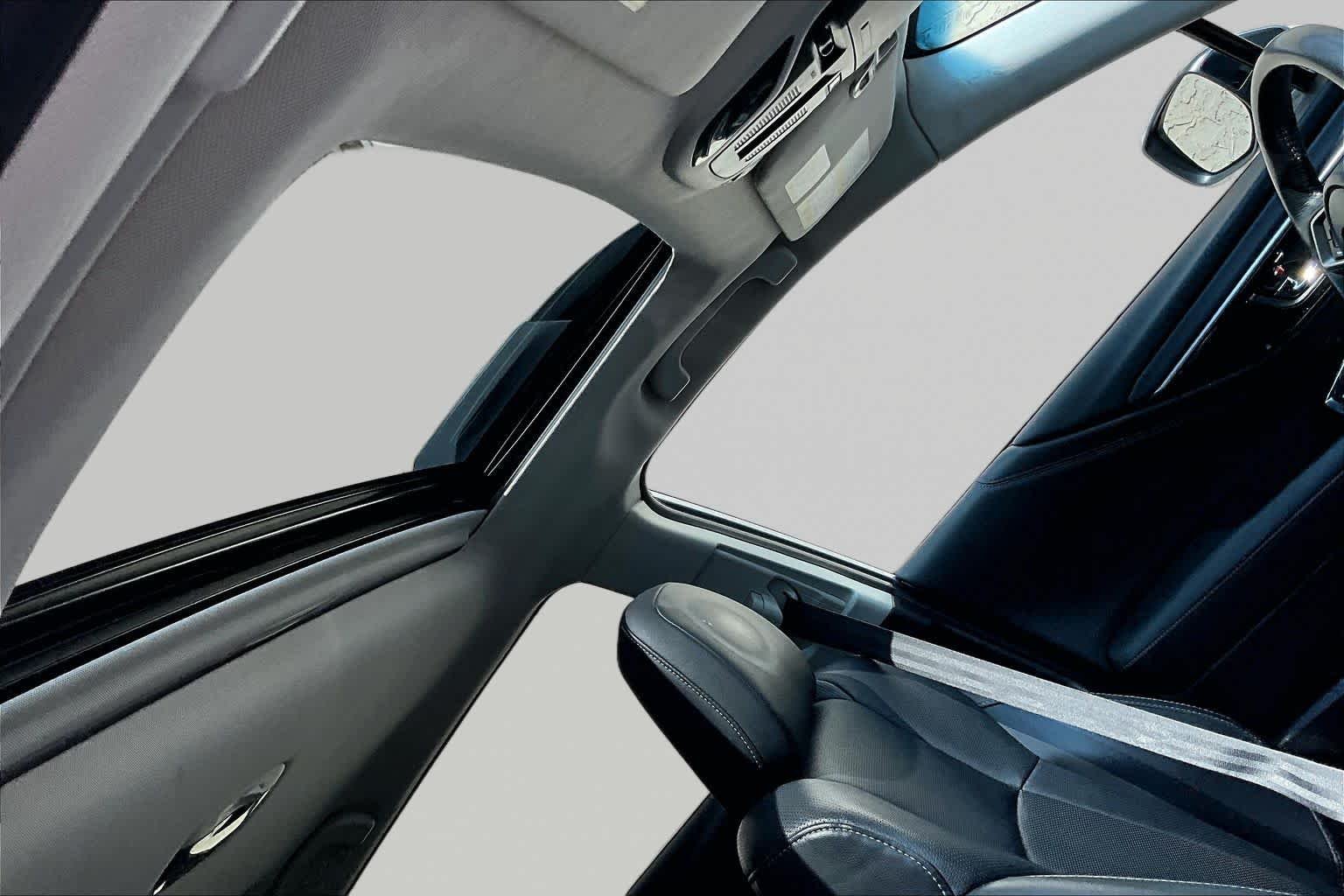 Used 2022 Ice Silver Metallic Subaru Limited image 14