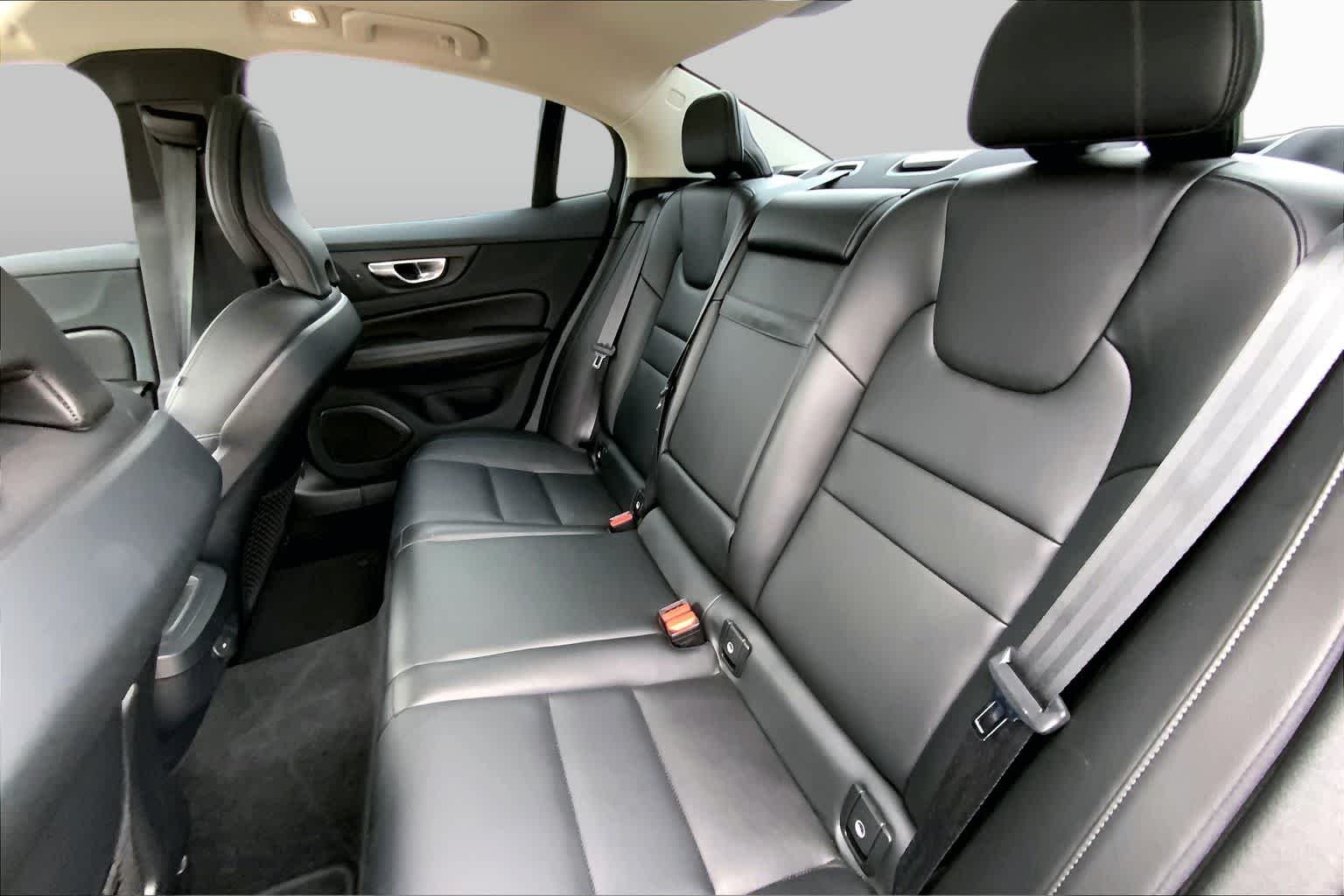 Used 2023 Thunder Grey Metallic Volvo Core Dark Theme image 20